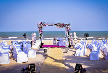 Beach mandap and quirky decor