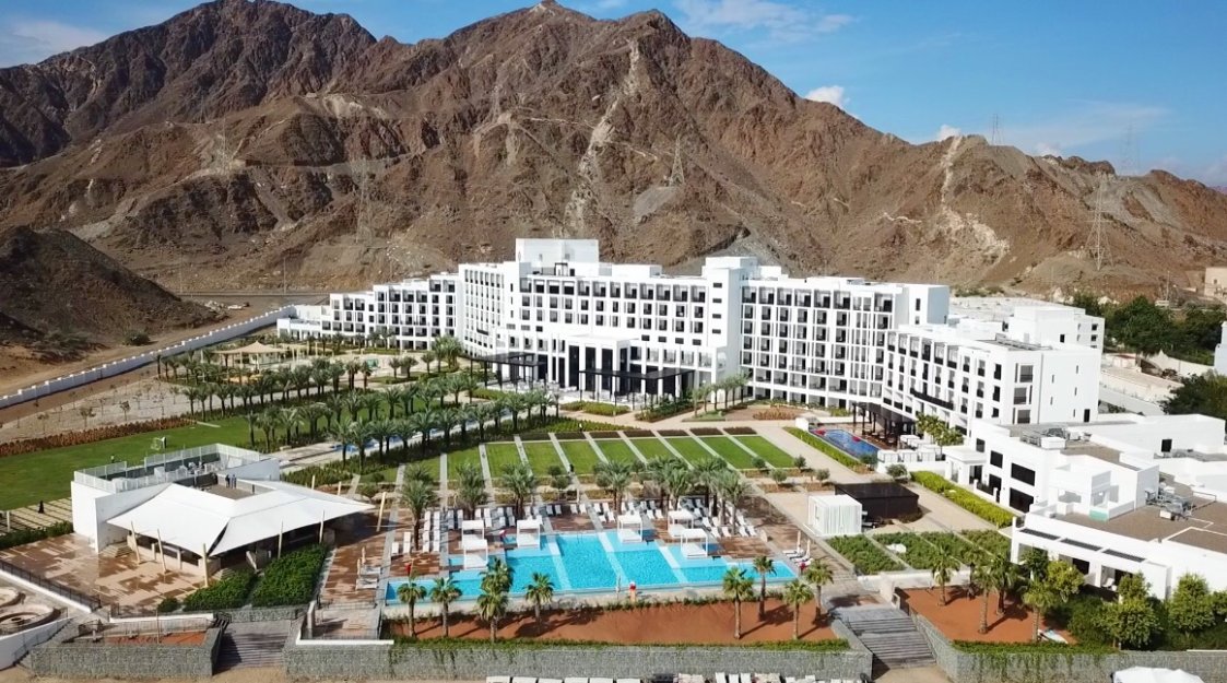 Фуджейра оаэ отзывы. Отель INTERCONTINENTAL Fujairah Resort 5*. ОАЭ Фуджейра Интерконтиненталь. Фуджейра Интерконтиненталь 5. ОАЭ Фуджейра Фуджейра 5 *.