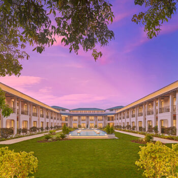 Blending seamlessly with its natural surroundings, this Karjat wedding struck a fine balance between grandeur, warmth and vibrant charm