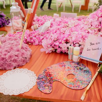 Artistic splashes of vibrant hues and Italian-inspired elements made this couple’s artistic haldi celebration a visual treat!