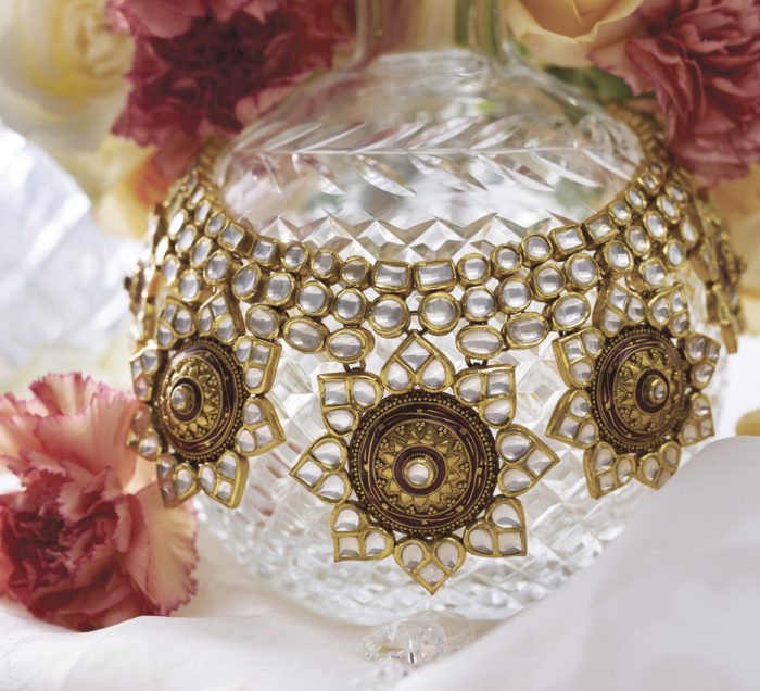 Our favorite Choker Designs for a Modern Bridal Look this season choker-designs-thumb