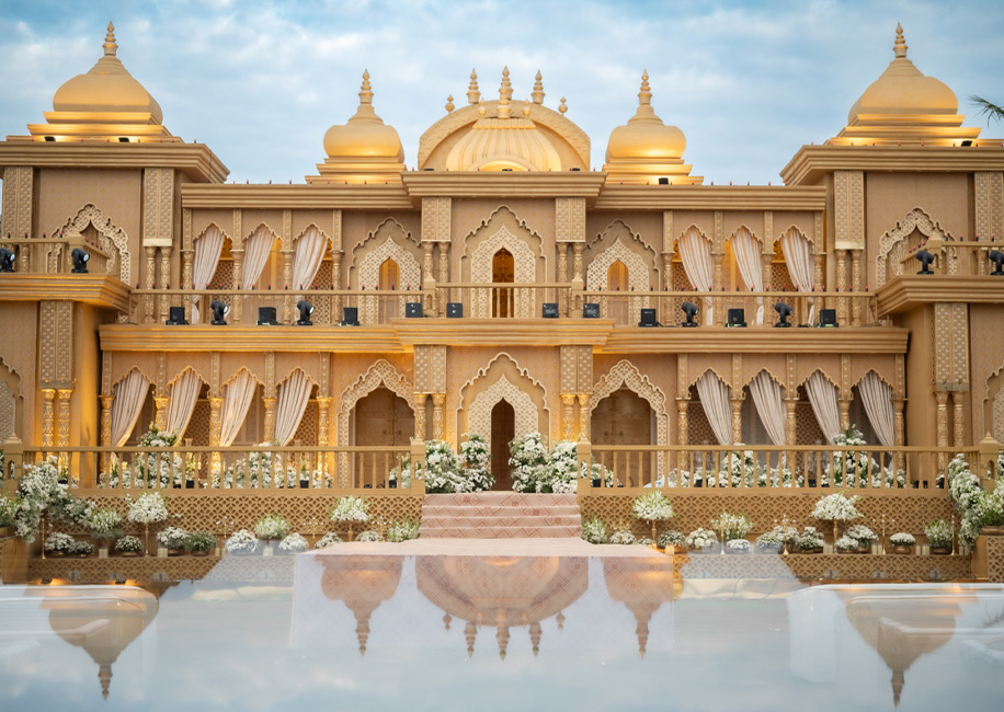 From a stunning citrus-inspired carnival to a palatial reception, this wedding explored a plethora of moods with its design story! From a stunning citrus-inspired carnival to a palatial reception, this wedding explored a plethora of moods with its design story!