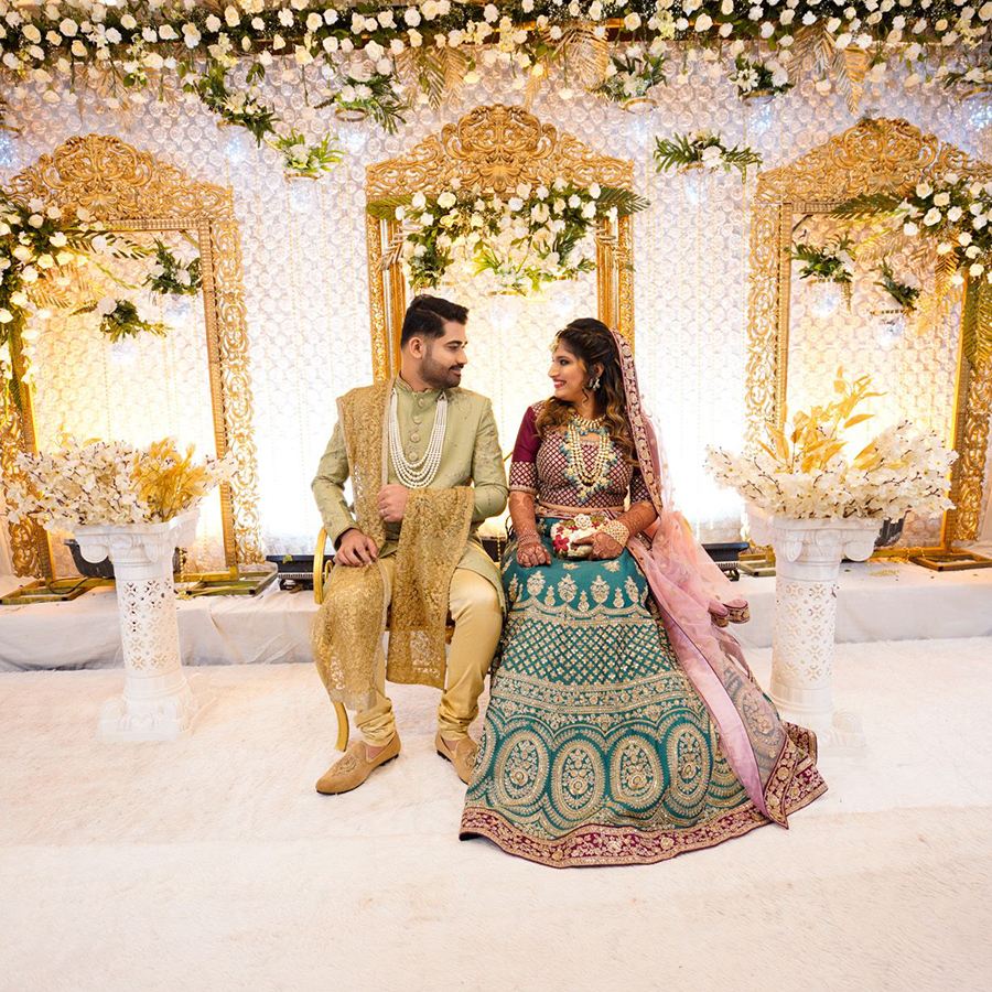 Decorated in hues of green and white, this couple’s emerald themed ...