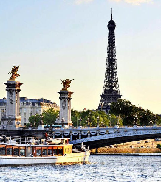 10 Must Do's While on a Winter Honeymoon in Paris - WeddingSutra