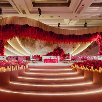From forest-inspired pre-wedding rituals to a Met Gala-inspired sangeet, this wedding in Malaysia was a symphony of style and splendour.