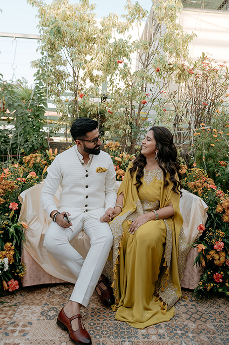 A heady combination of green, ivory and orange - this couple’s close-knit roka ceremony exuded a charming homely vibe