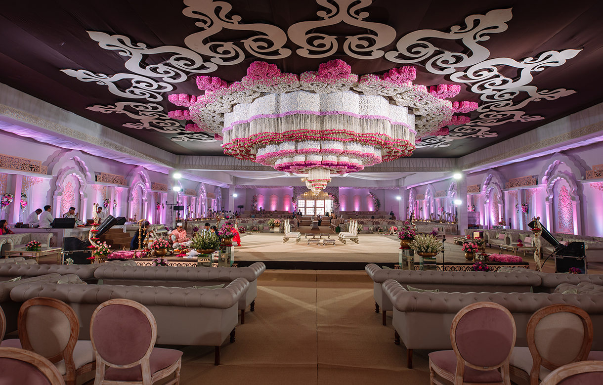 A traditional wedding Vidhi, blended with contemporary elegance