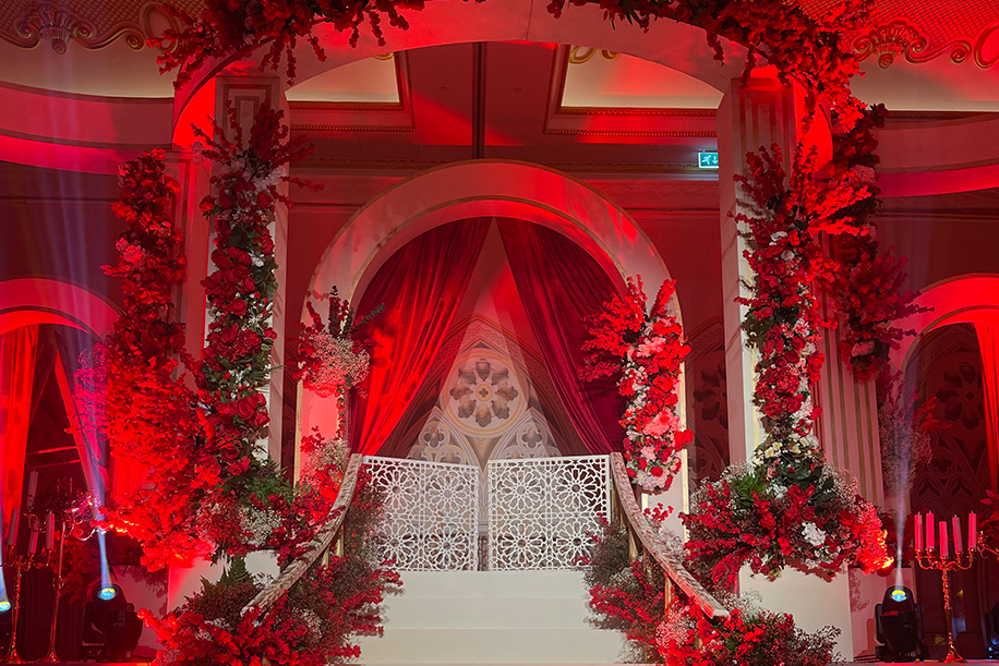 This French Venetian Ballroom-themed welcome dinner in Dubai redefines grandeur!