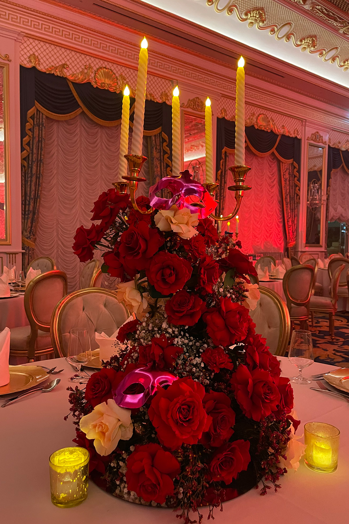 This French Venetian Ballroom-themed welcome dinner in Dubai redefines grandeur!