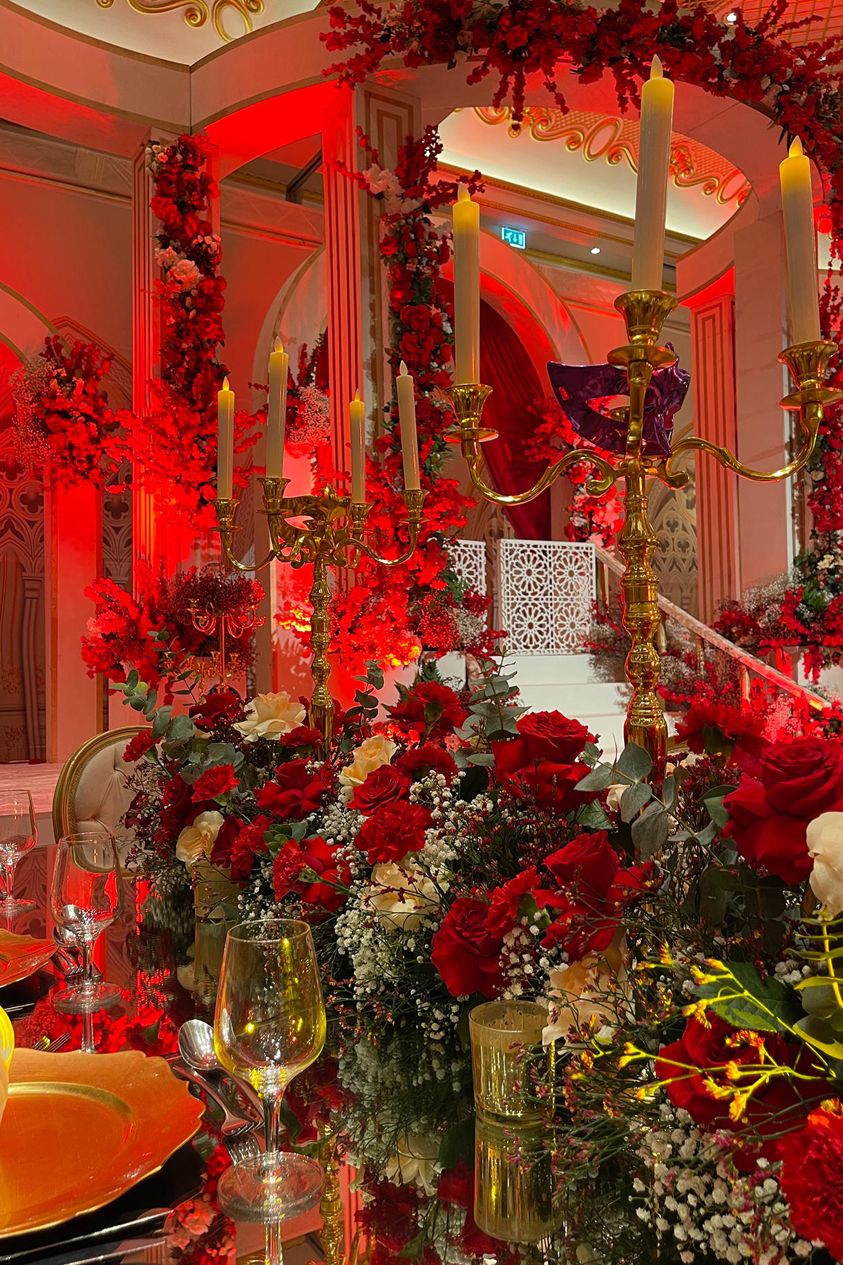 This French Venetian Ballroom-themed welcome dinner in Dubai redefines grandeur!