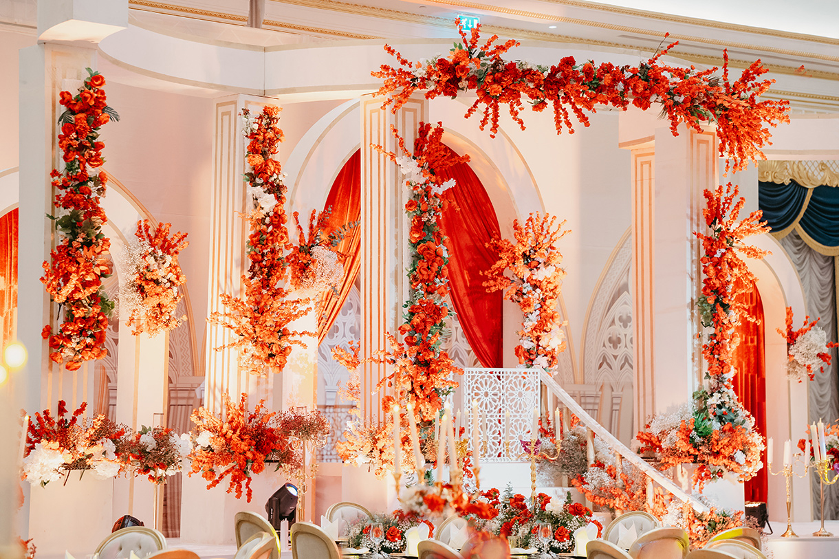 This French Venetian Ballroom-themed welcome dinner in Dubai redefines grandeur!