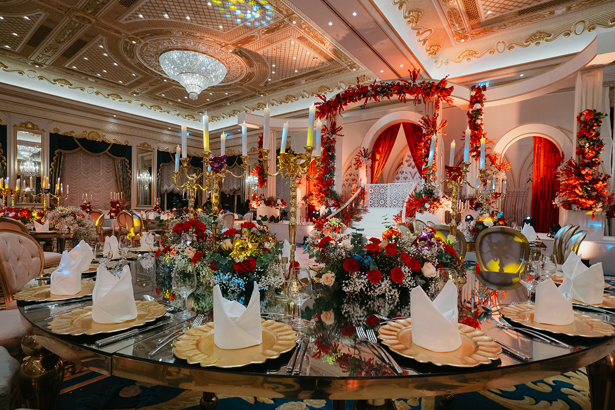 This French Venetian Ballroom-themed welcome dinner in Dubai redefines grandeur!