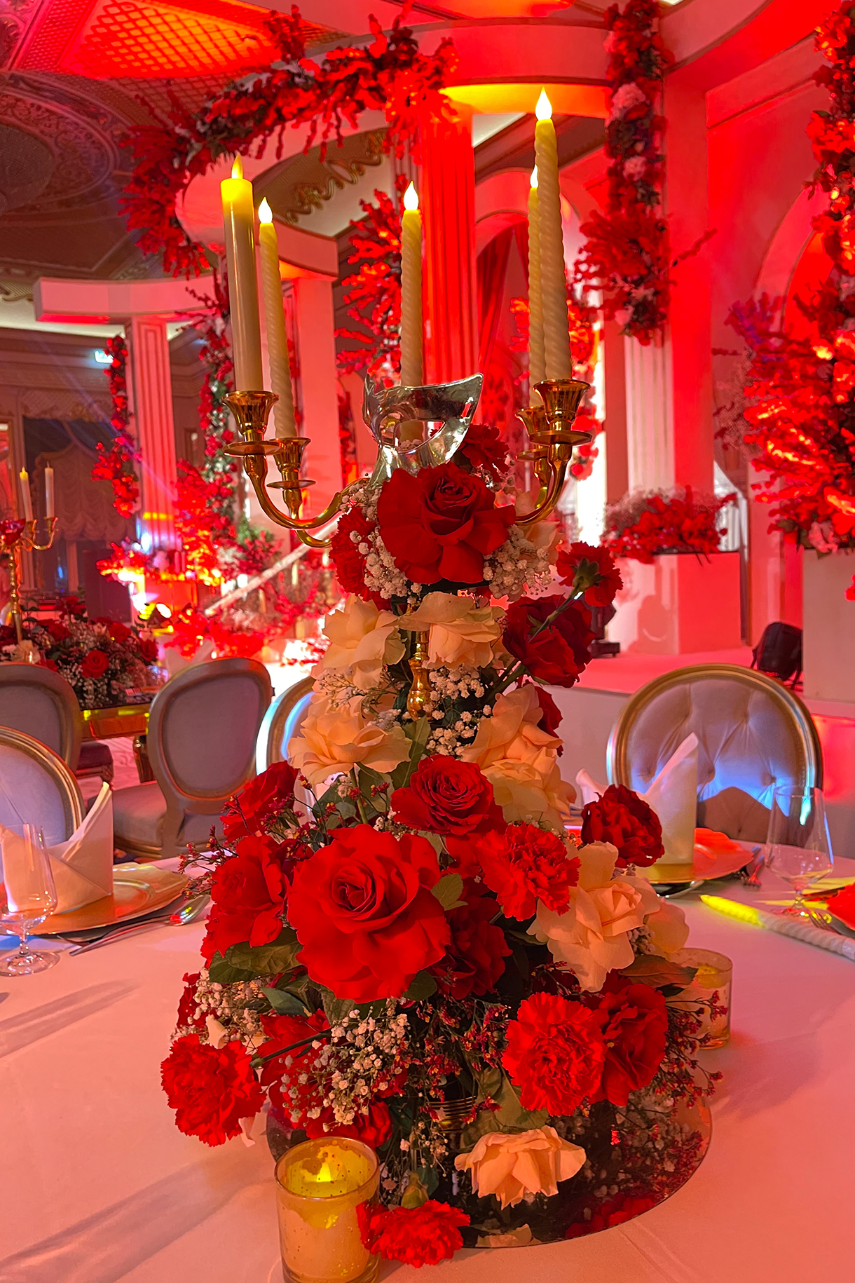 This French Venetian Ballroom-themed welcome dinner in Dubai redefines grandeur!