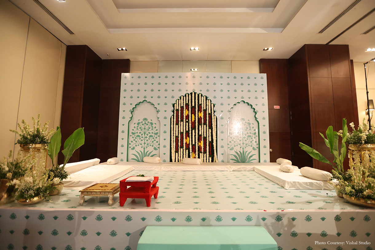 Bhakti and Vishnu, Lonavala