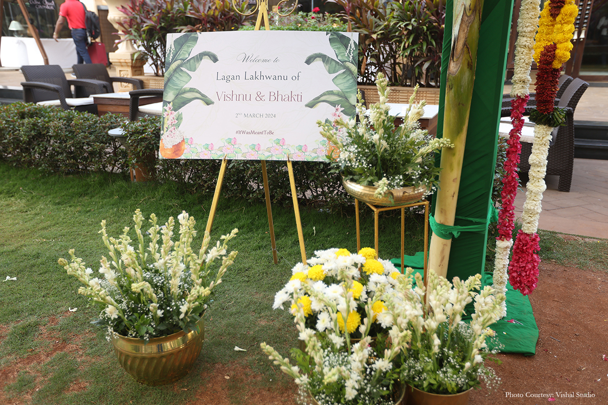 Bhakti and Vishnu, Lonavala