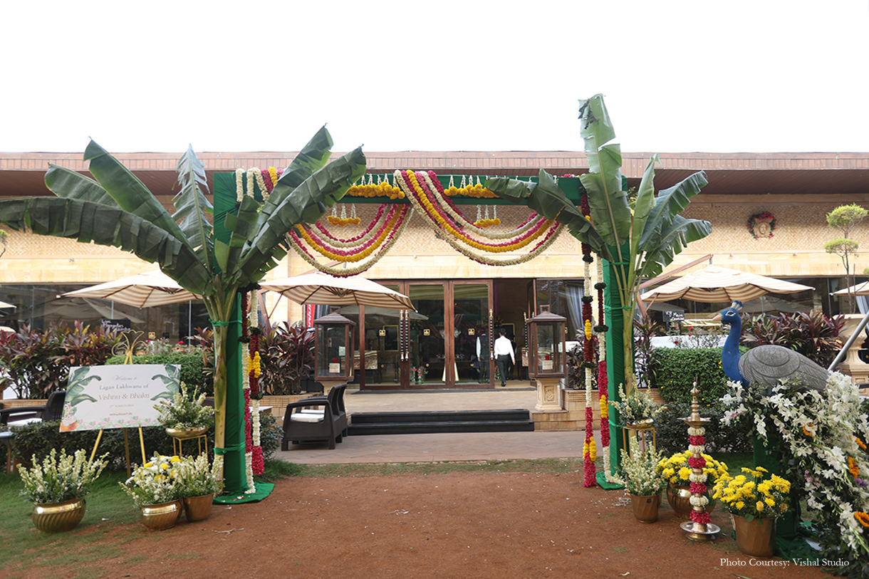Bhakti and Vishnu, Lonavala