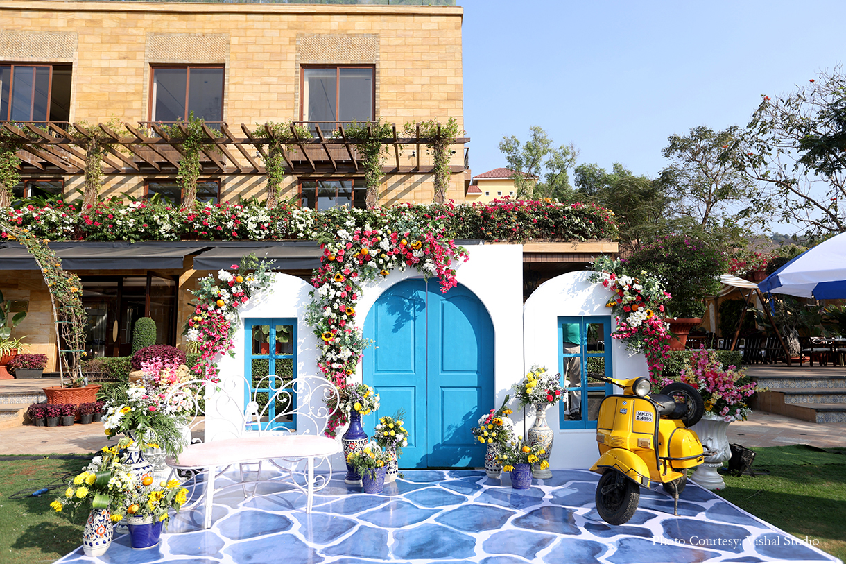 Bhakti and Vishnu, Lonavala