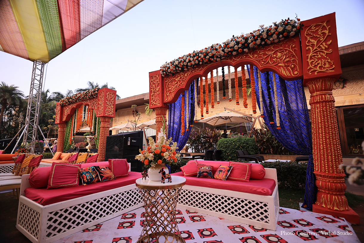 Bhakti and Vishnu, Lonavala