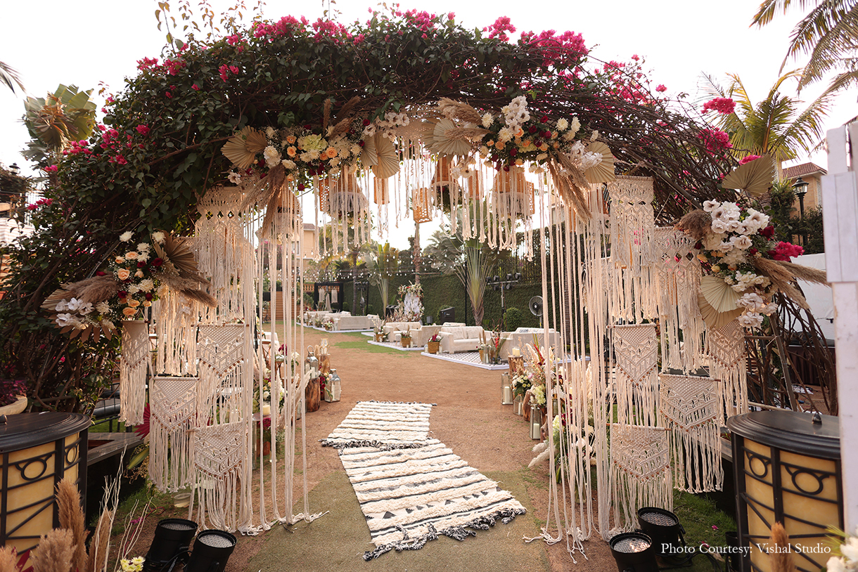 Bhakti and Vishnu, Lonavala