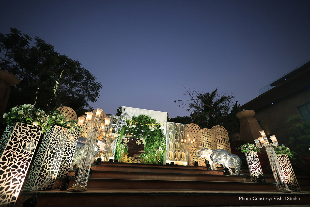Bhakti and Vishnu, Lonavala
