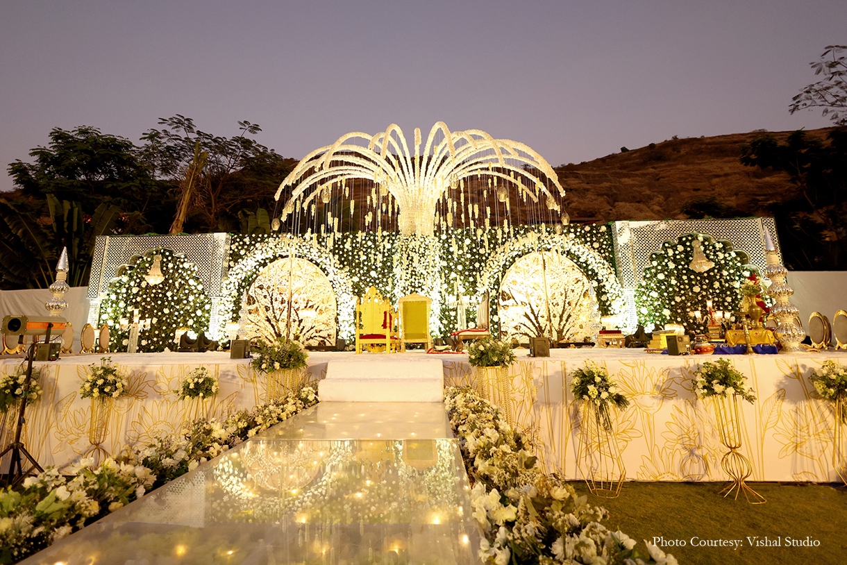 Bhakti and Vishnu, Lonavala