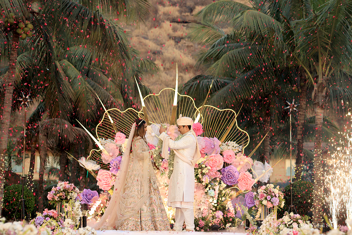 Bhakti and Vishnu, Lonavala