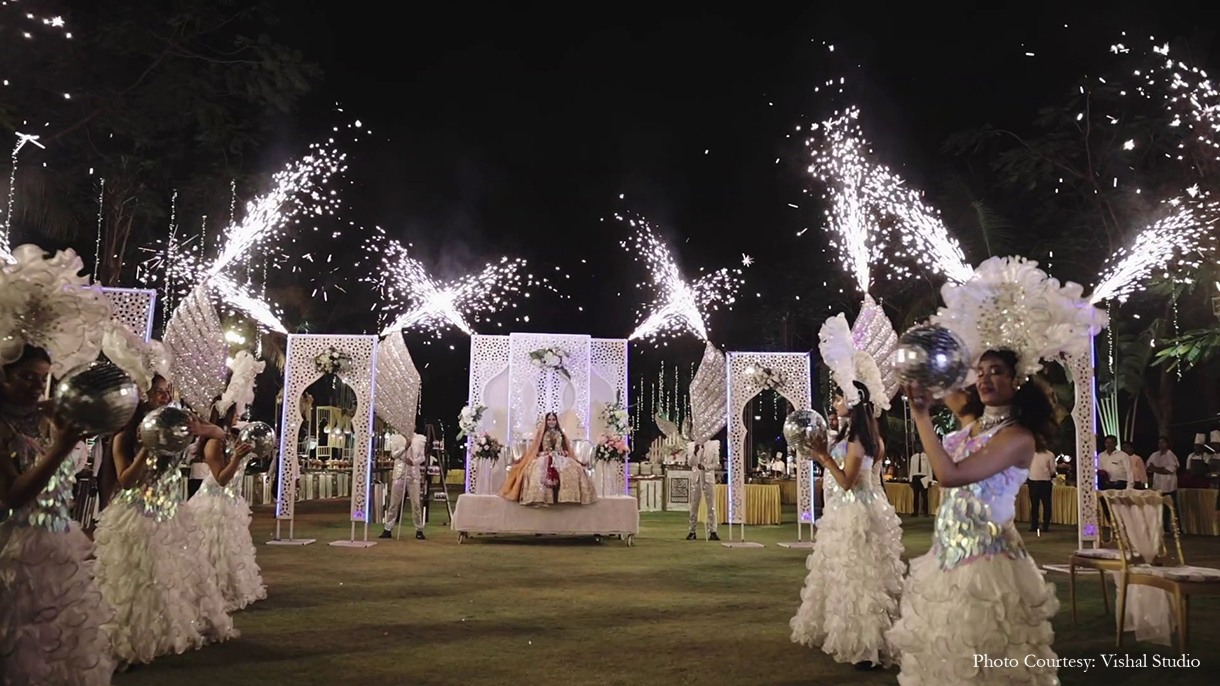 Bhakti and Vishnu, Lonavala