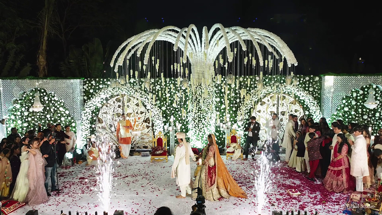 Bhakti and Vishnu, Lonavala