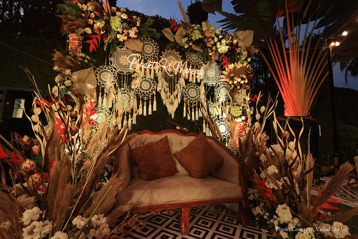 Bhakti and Vishnu, Lonavala